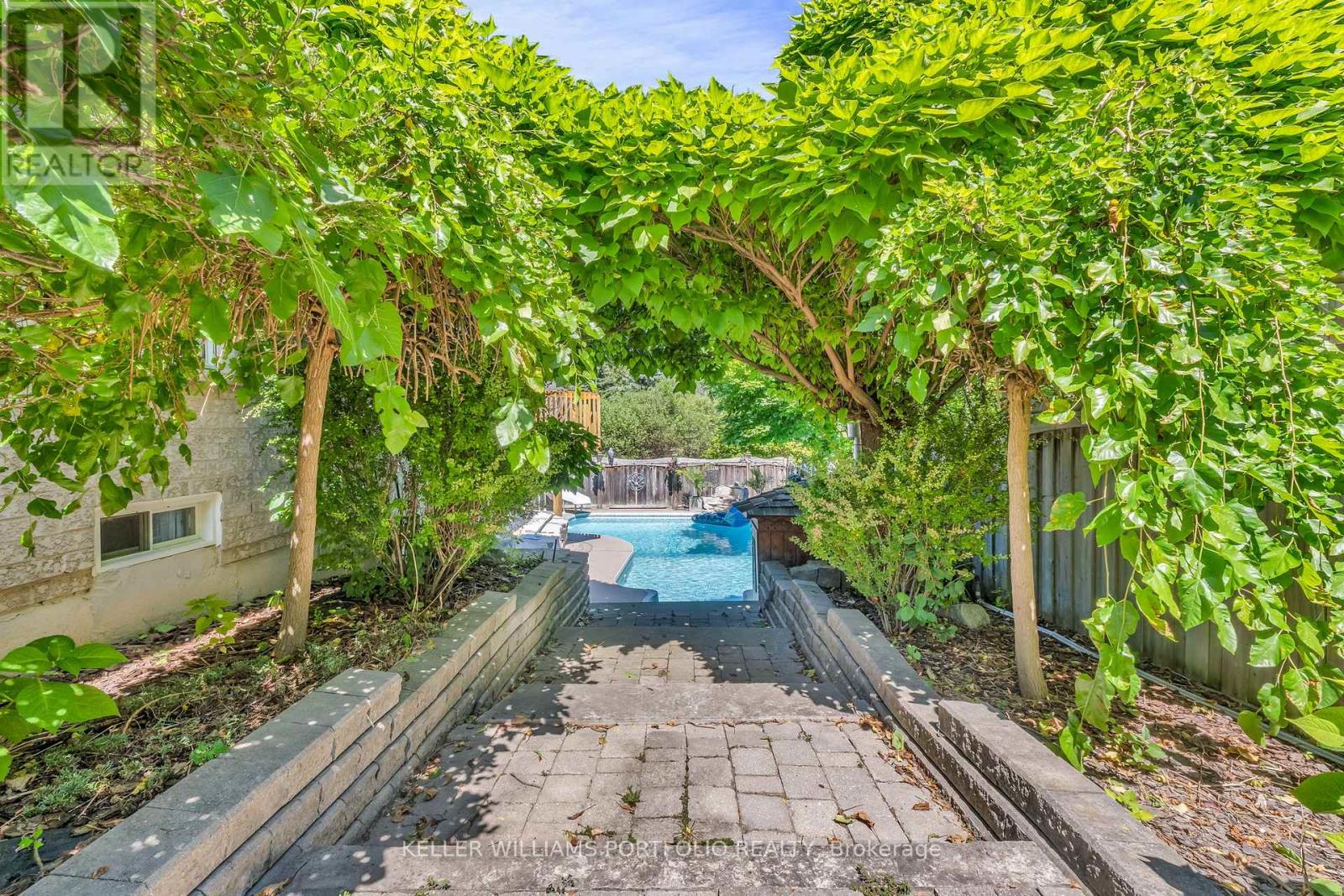 8 VISTA VIEW COURT - 26