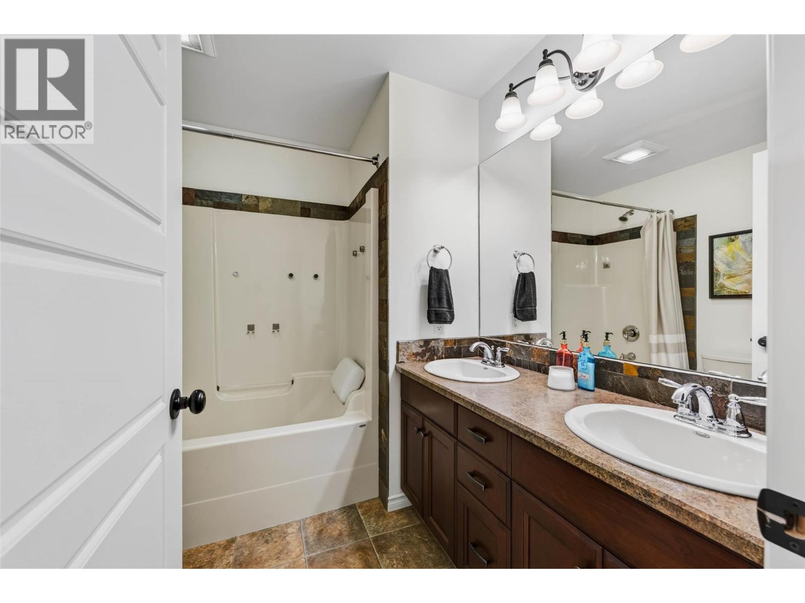 262 BRYAN Road - 24