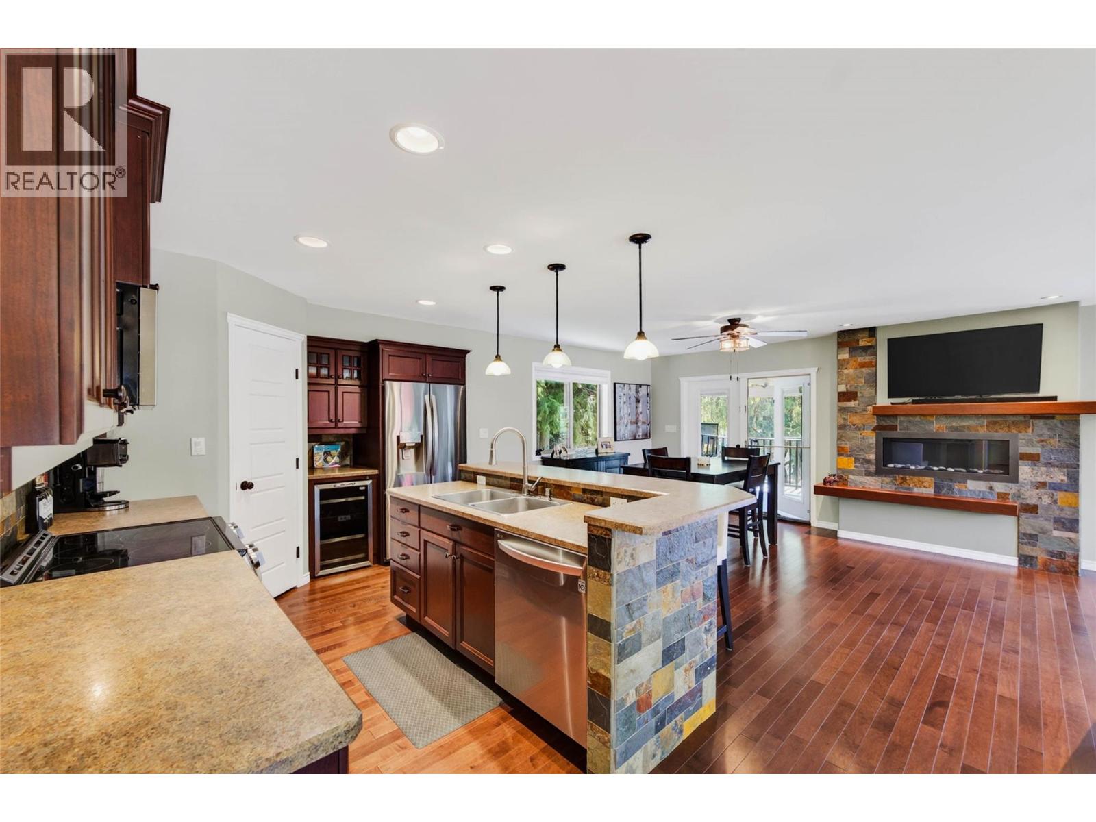 262 BRYAN Road - 7