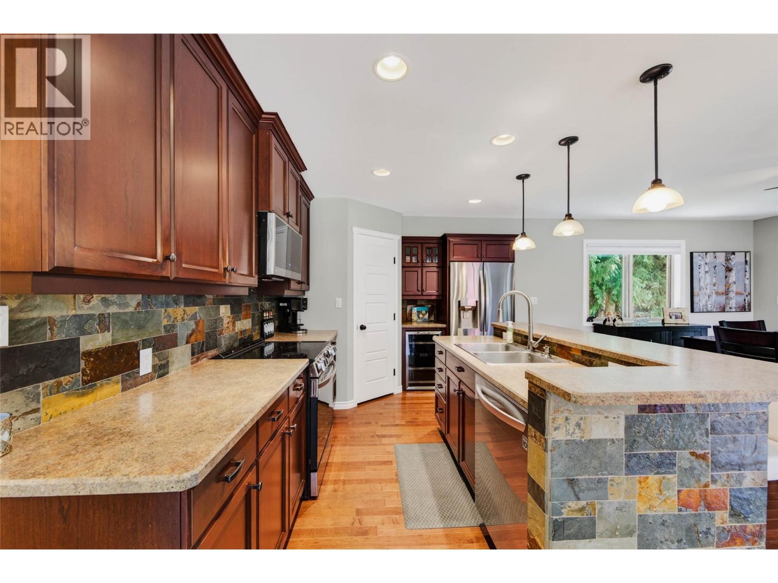 262 BRYAN Road - 8
