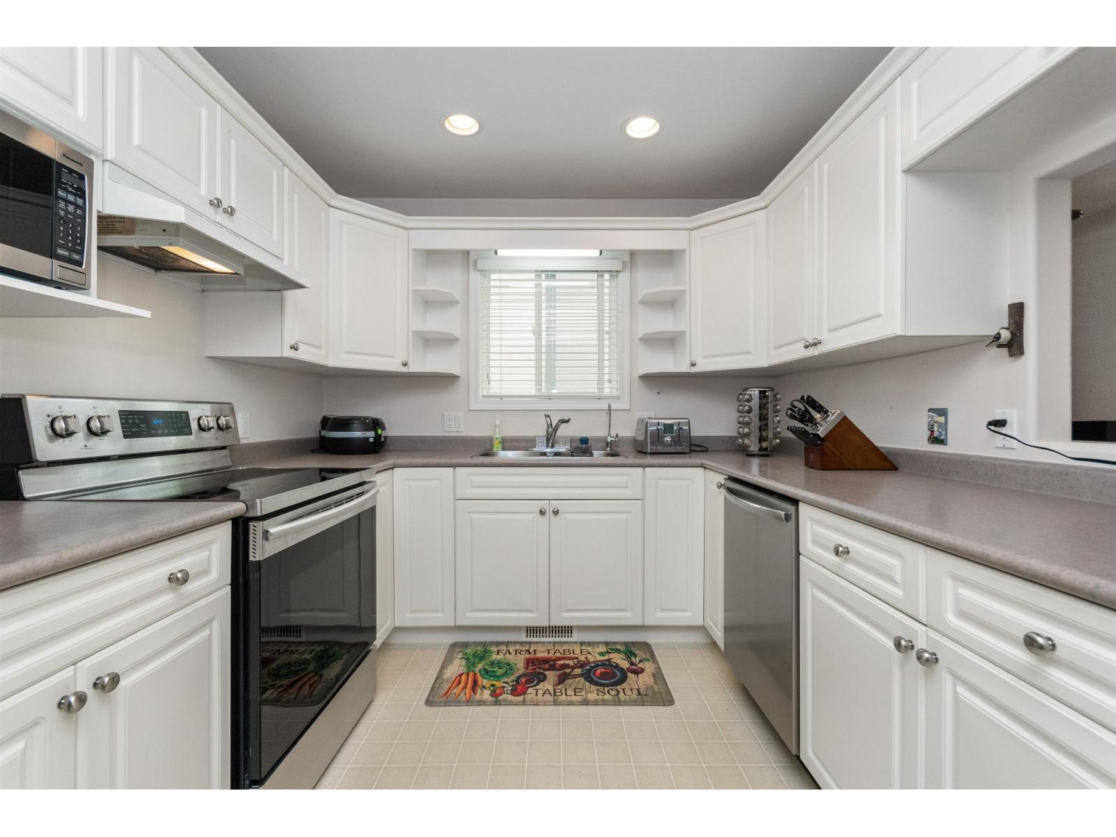 8 46277 CESSNA DRIVE, Chilliwack Proper South, Chilliwack
