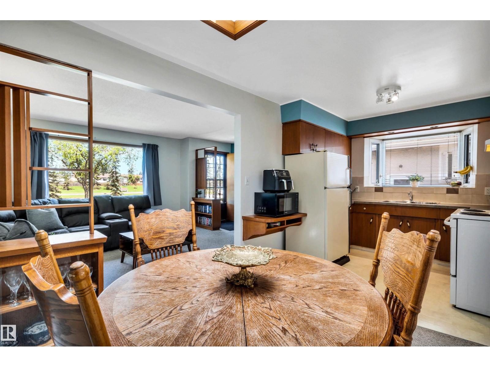 11611 137 AV NW - 10