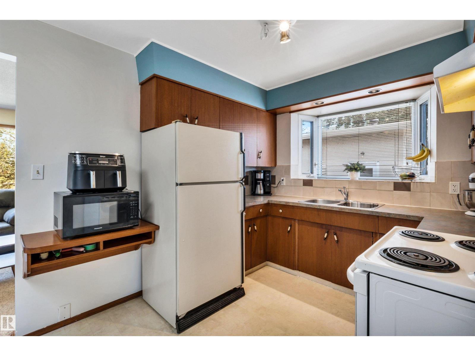 11611 137 AV NW - 12