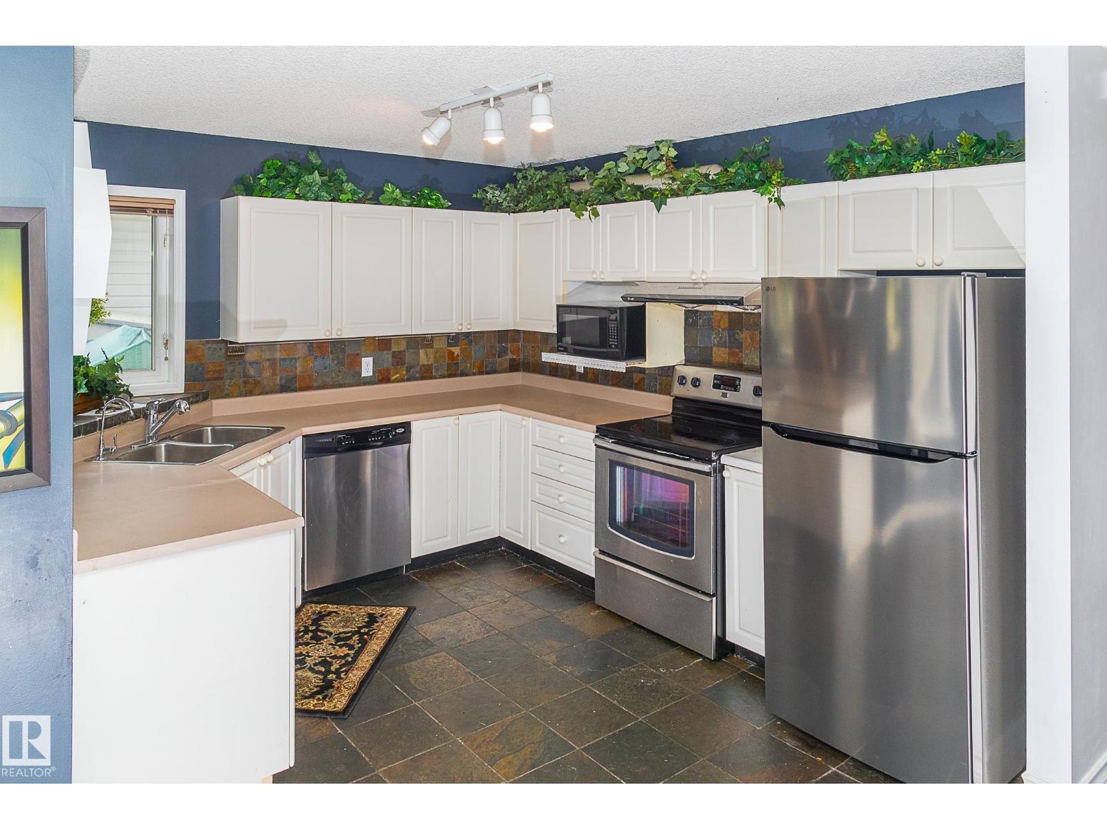 819 113A ST NW - 19