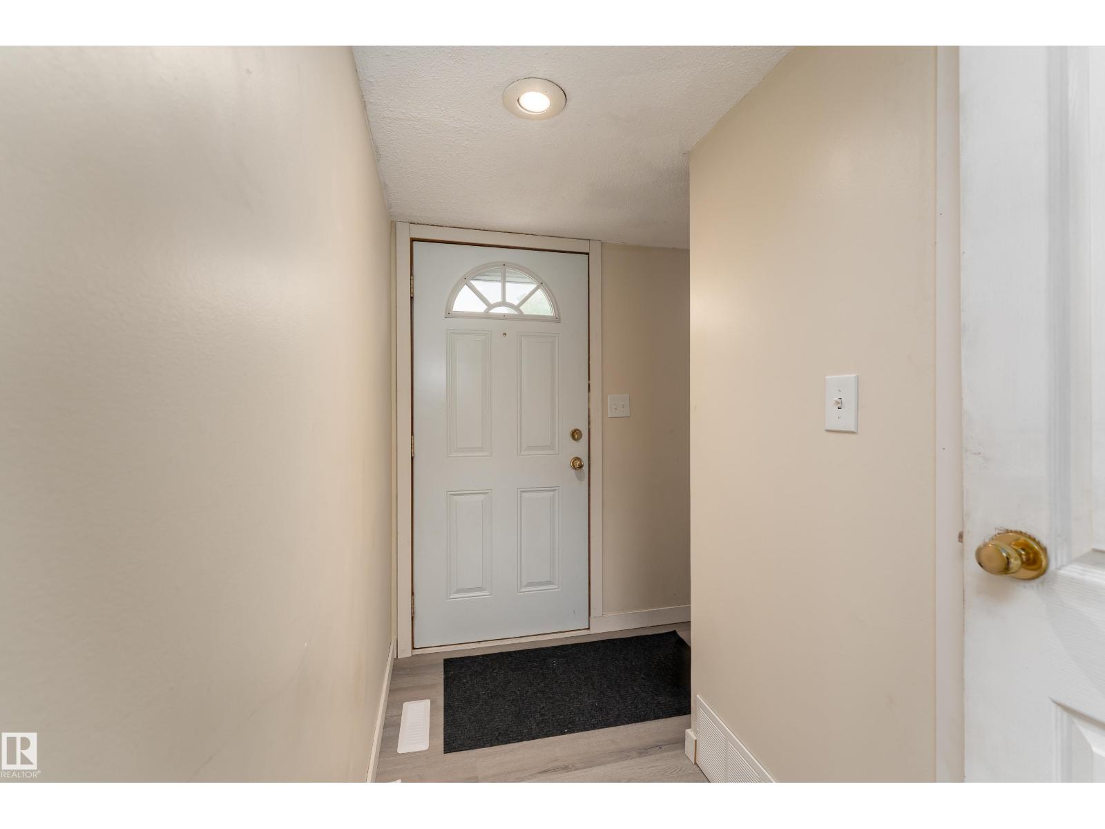 14624 121 ST NW - 4
