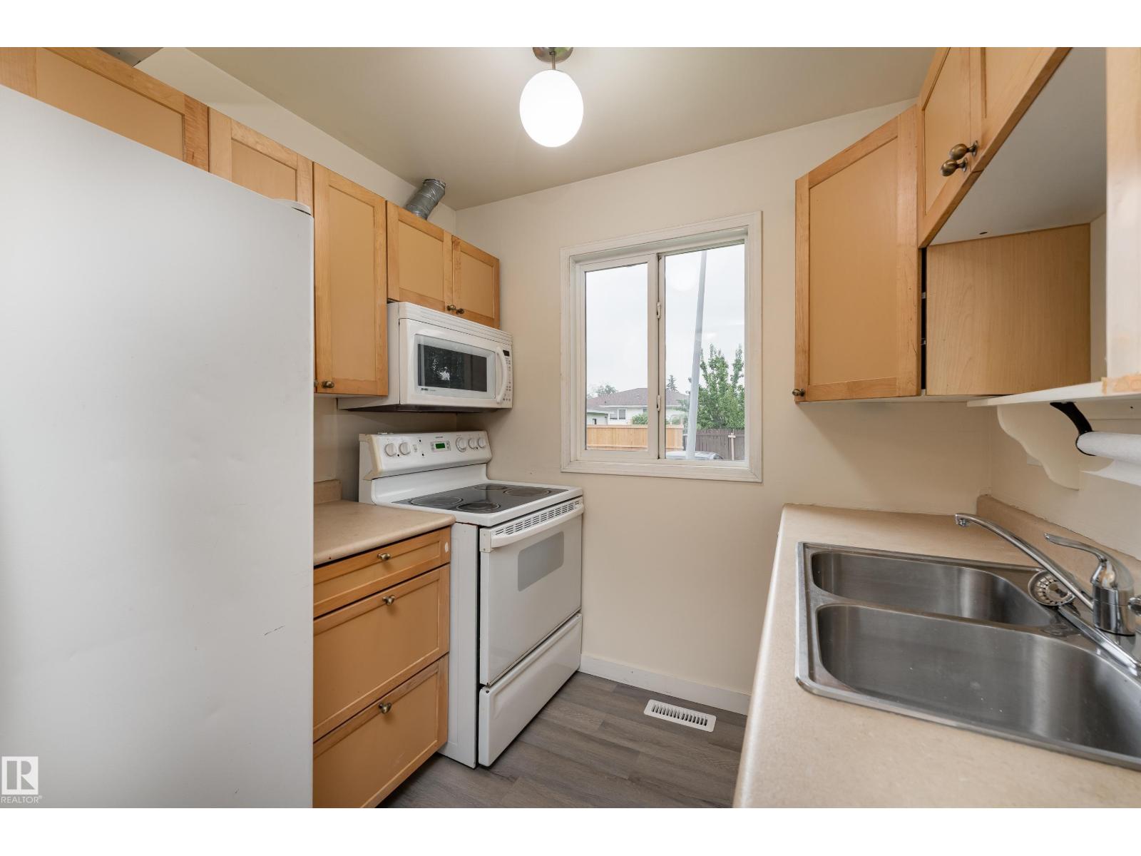 14624 121 ST NW - 9