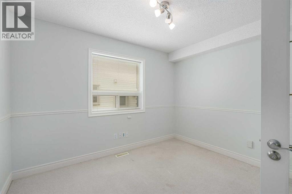 112 Hawkford Crescent NW - 30