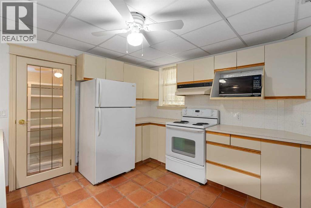 112 Hawkford Crescent NW - 46