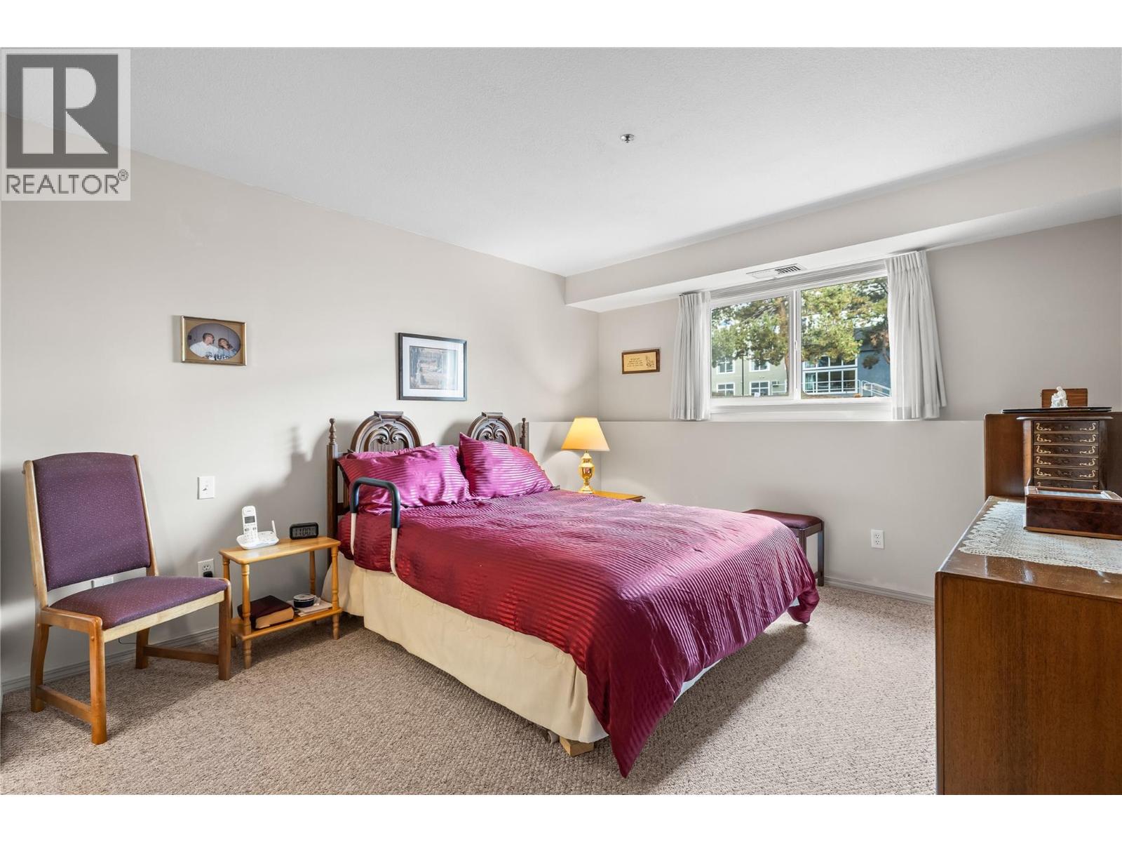 #37 1045 Sutherland Avenue - 21