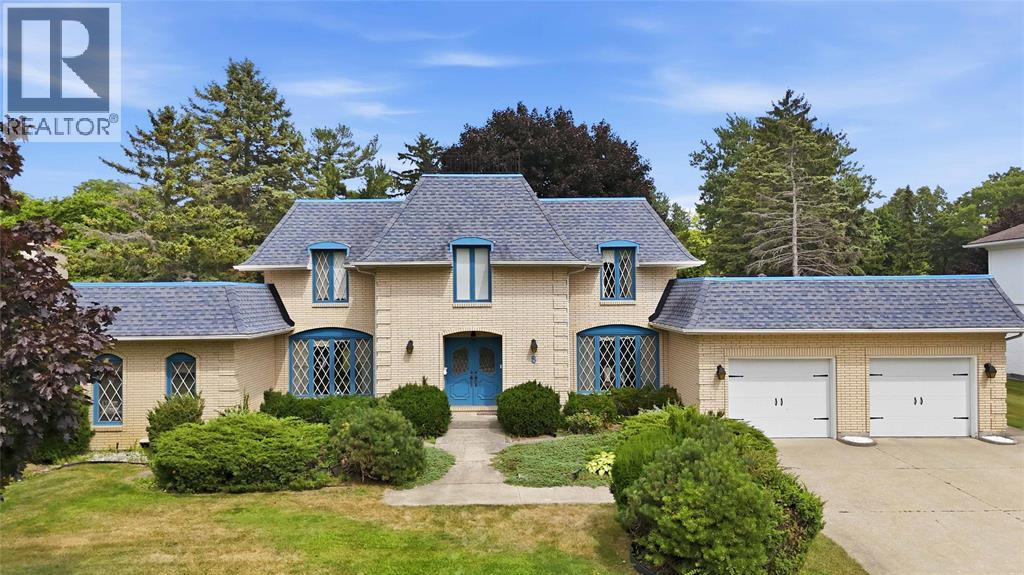 8 CRESTWOOD PLACE - 1
