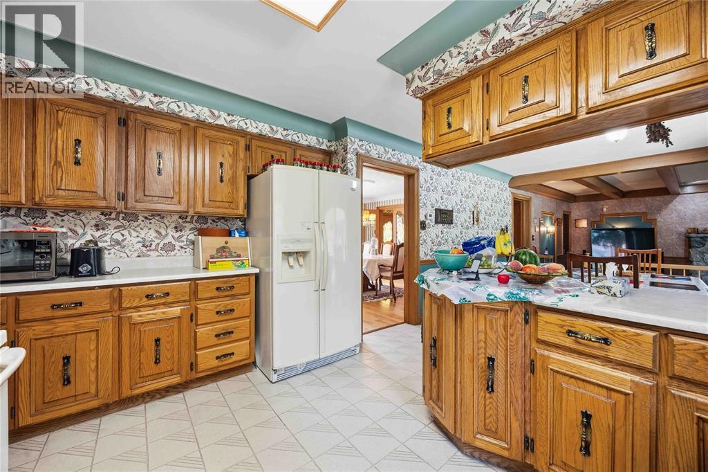 8 CRESTWOOD PLACE - 11