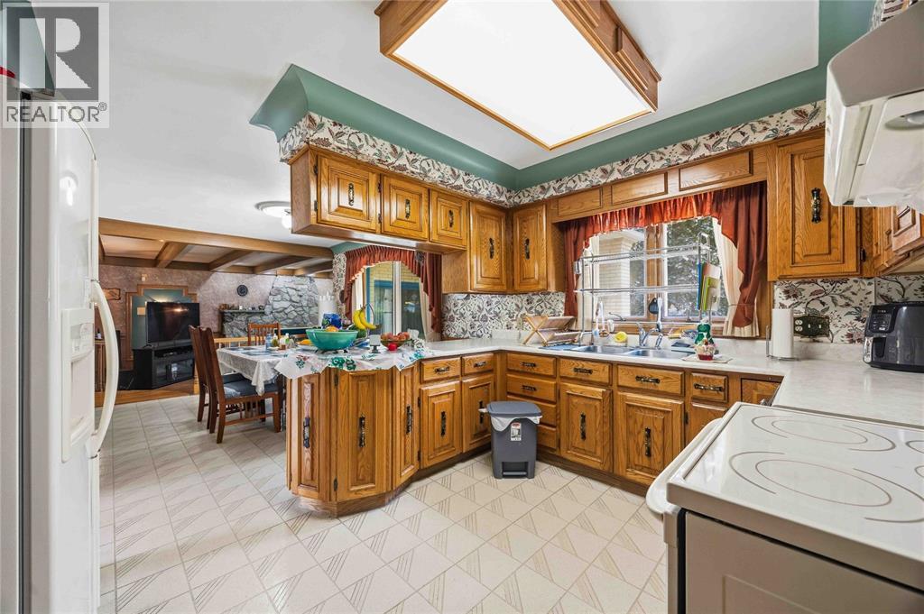8 CRESTWOOD PLACE - 13