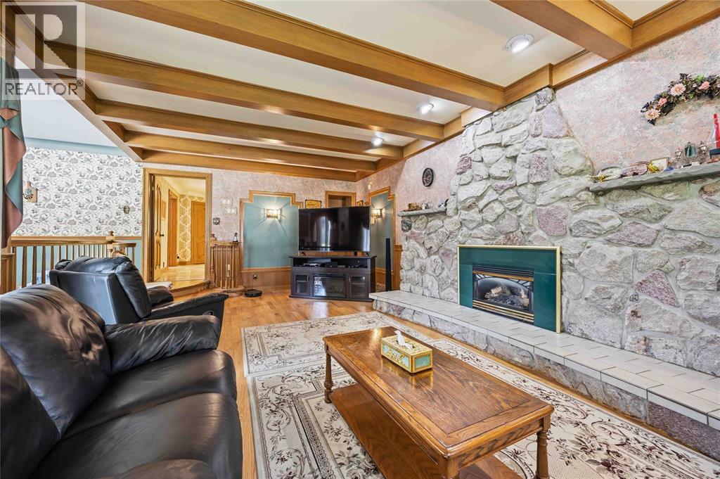 8 CRESTWOOD PLACE - 17