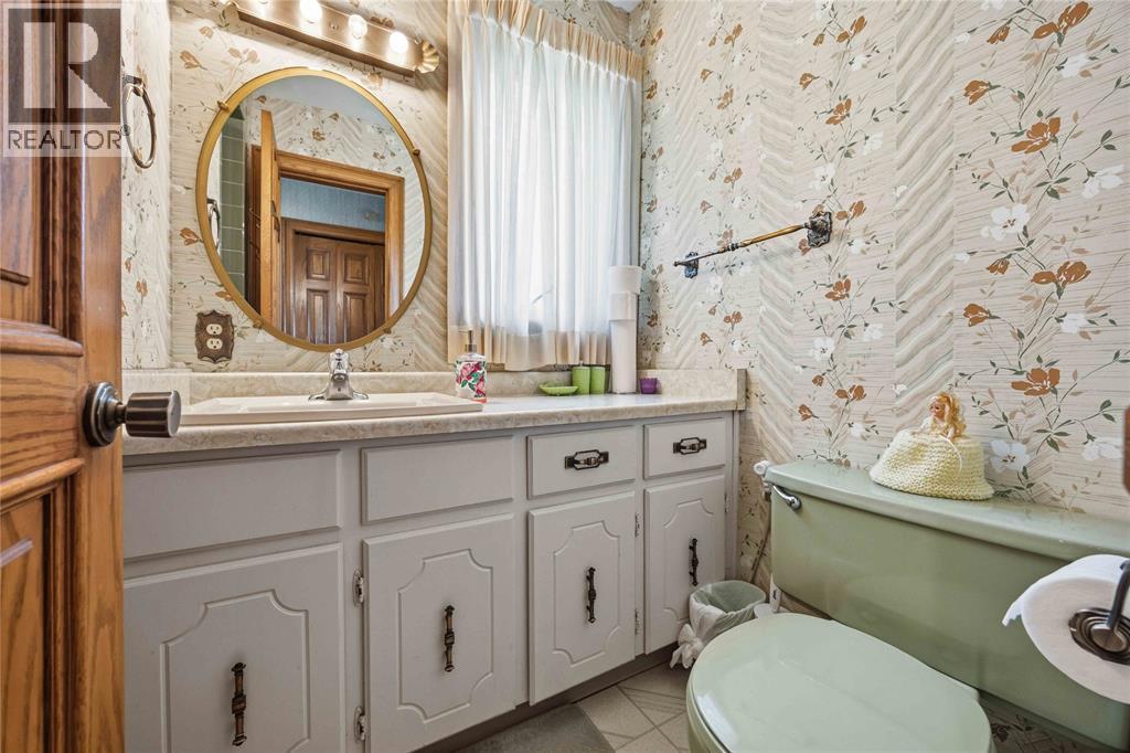8 CRESTWOOD PLACE - 18