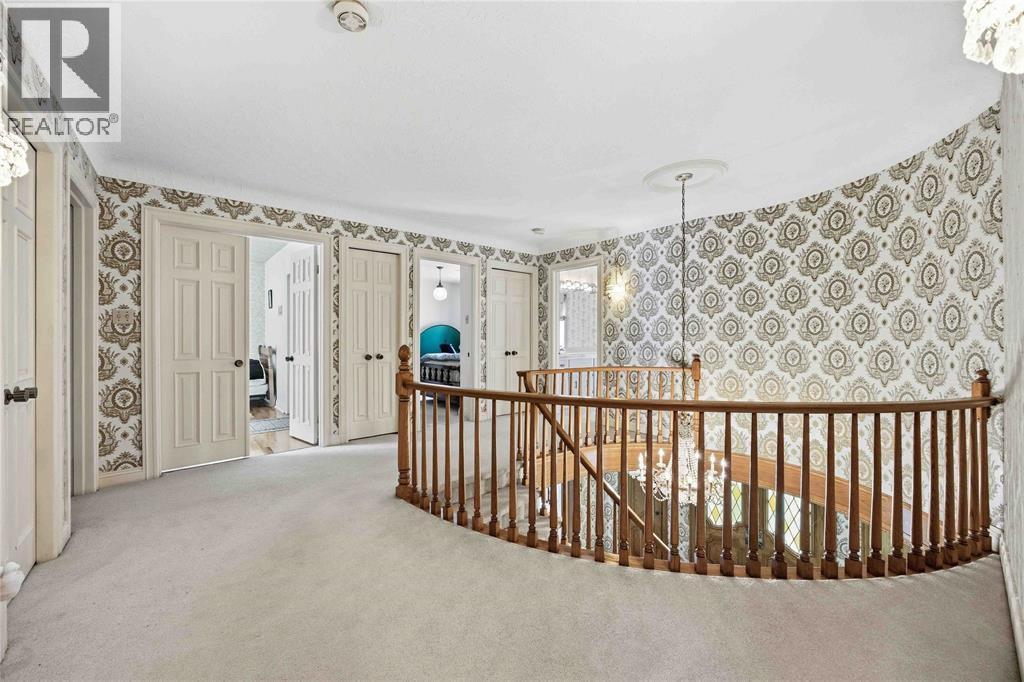 8 CRESTWOOD PLACE - 19