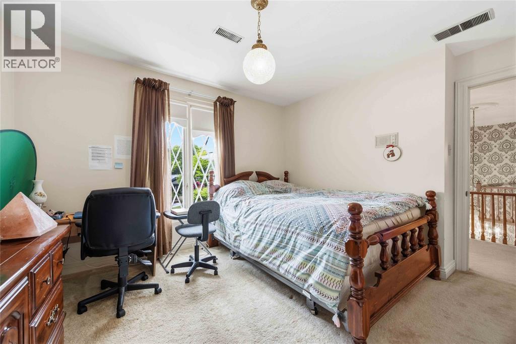 8 CRESTWOOD PLACE - 20