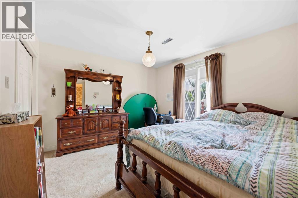 8 CRESTWOOD PLACE - 21