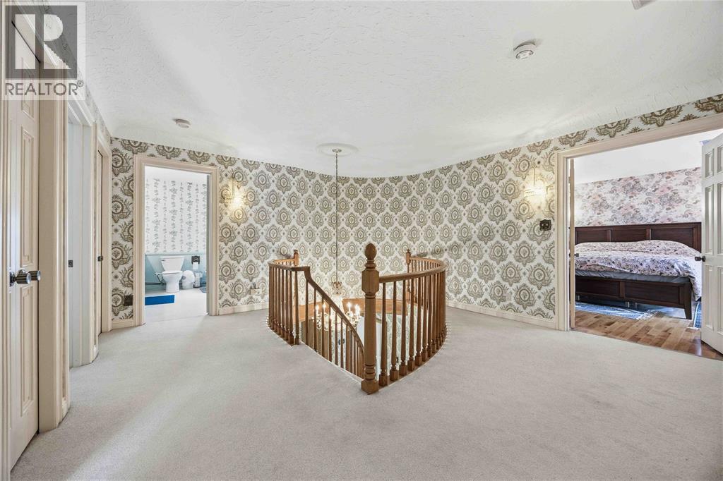 8 CRESTWOOD PLACE - 26