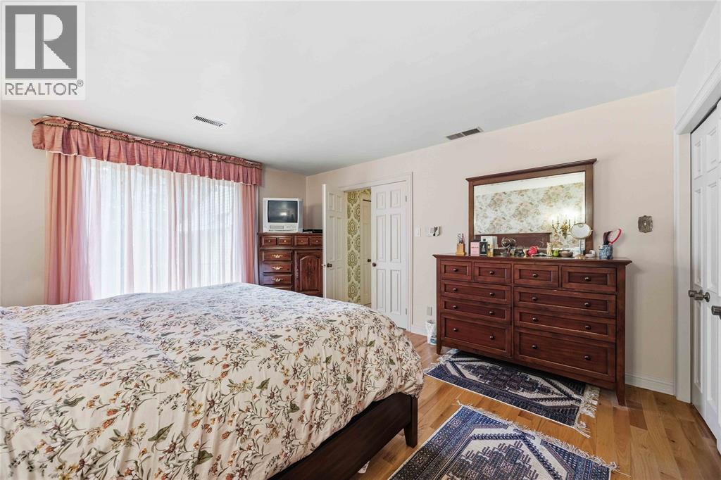 8 CRESTWOOD PLACE - 28