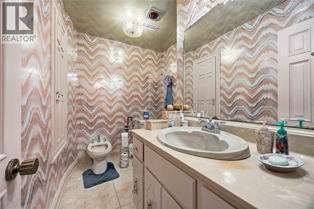 8 CRESTWOOD PLACE - 29
