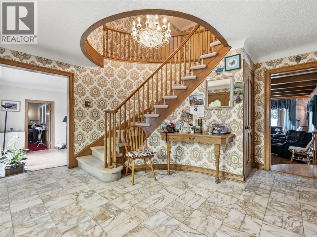 8 CRESTWOOD PLACE - 3