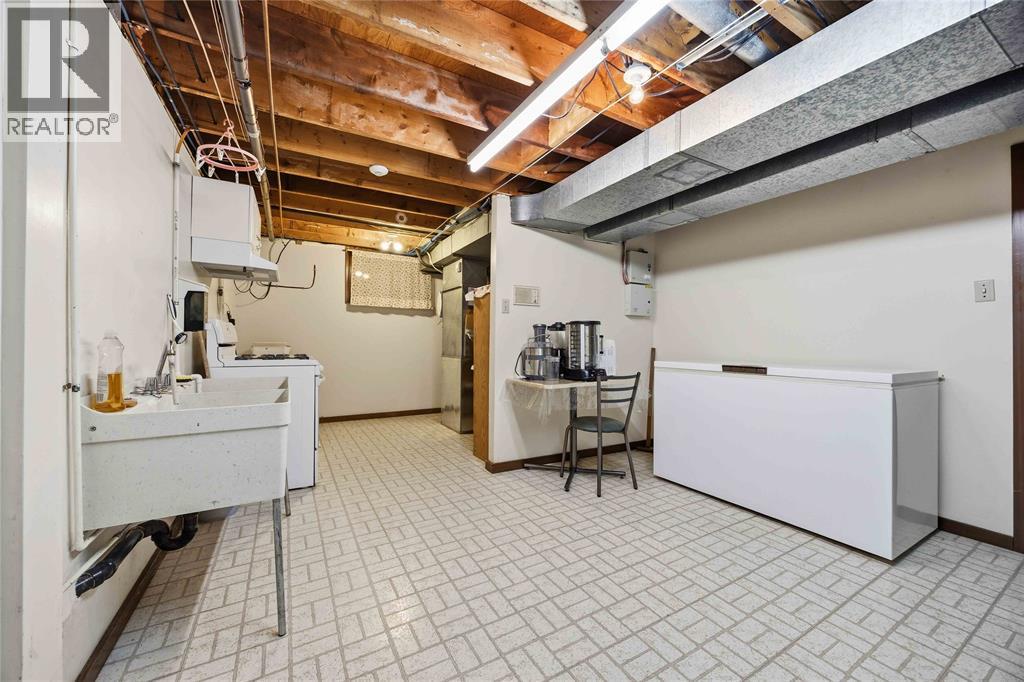 8 CRESTWOOD PLACE - 33
