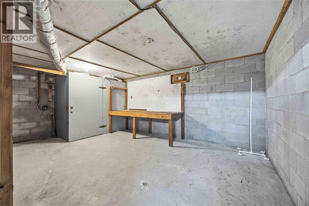 8 CRESTWOOD PLACE - 34