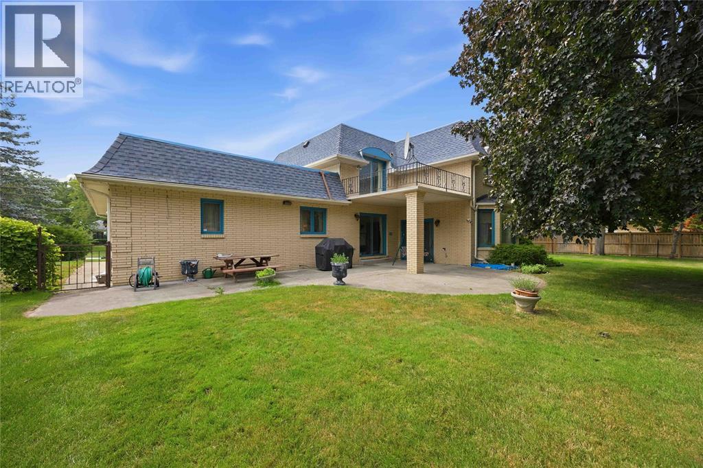 8 CRESTWOOD PLACE - 40