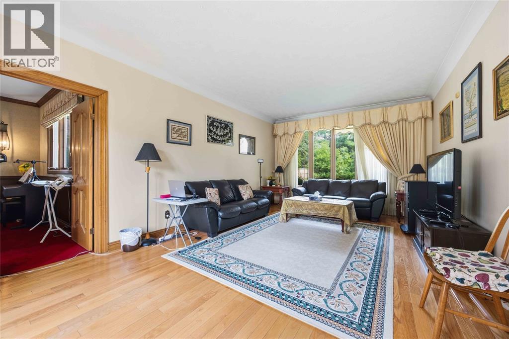 8 CRESTWOOD PLACE - 7
