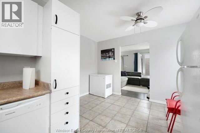 8665 DARLINGTON CRESCENT - 11