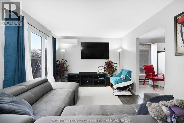 8665 DARLINGTON CRESCENT - 4