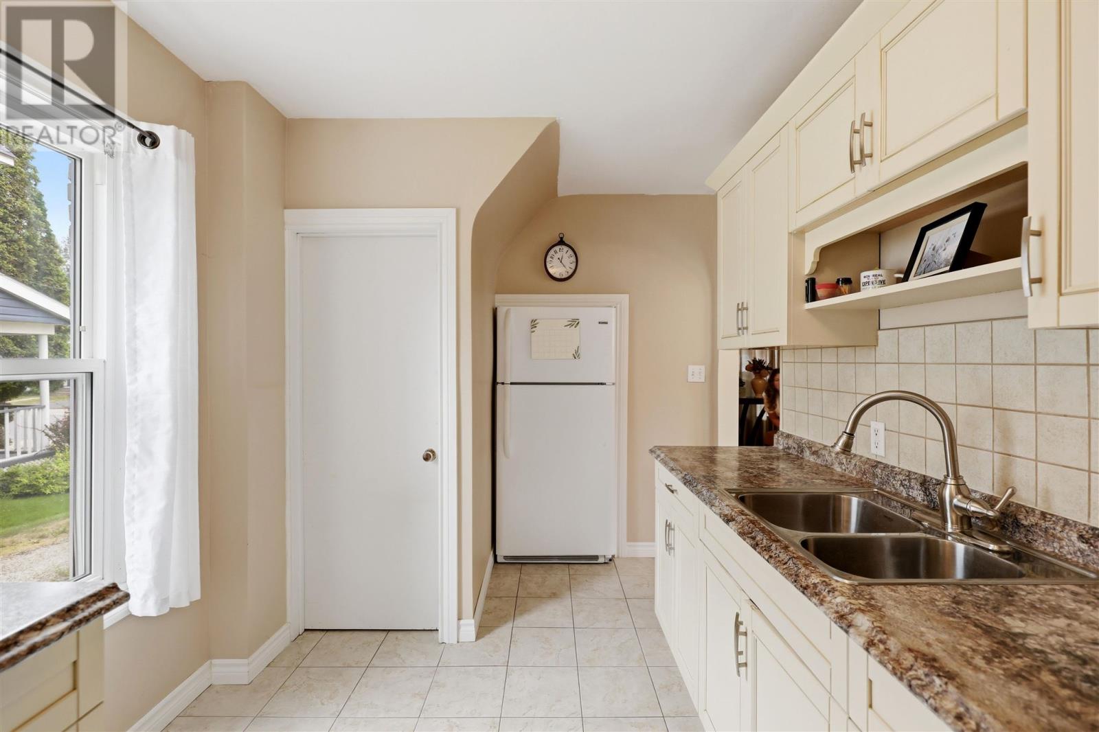 432 John ST - 12
