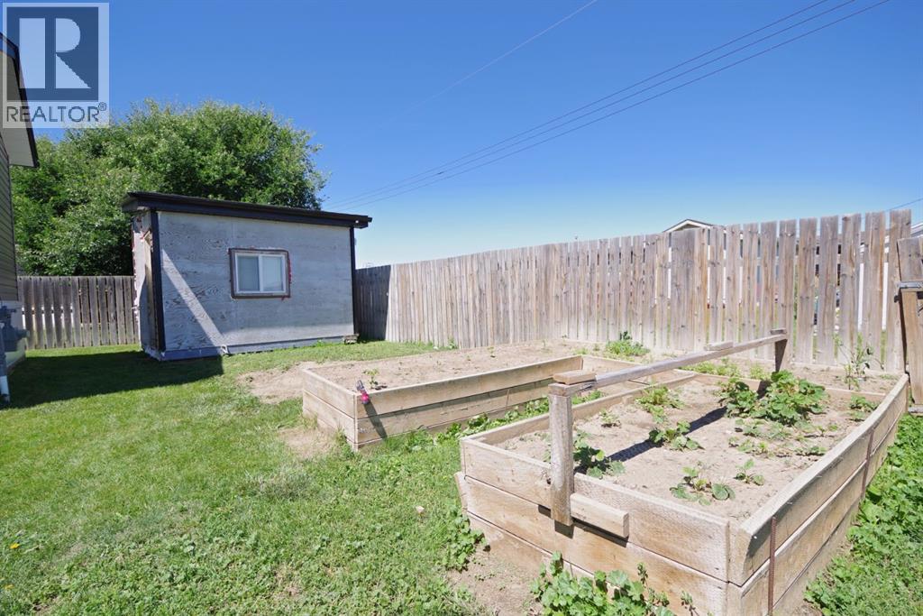 829 3 Street S - 24