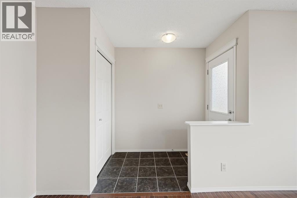 646 Everridge Drive SW - 15