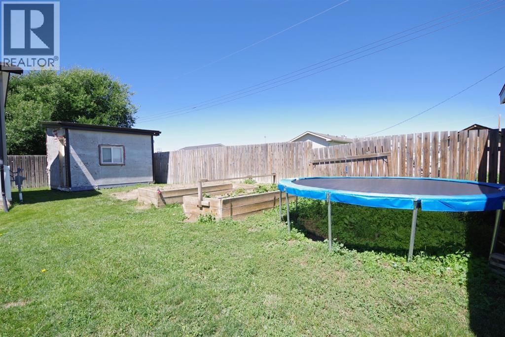 829 3 Street S - 23