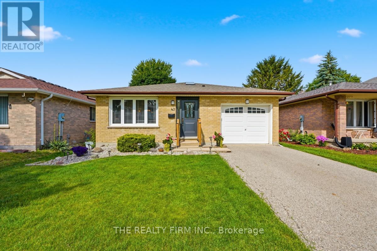 43 CLARA CRESCENT - 1