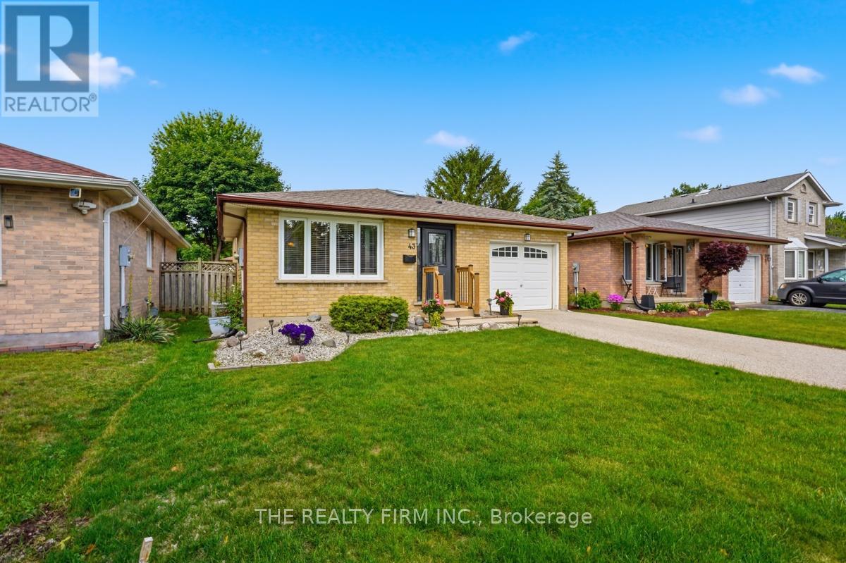43 CLARA CRESCENT - 2