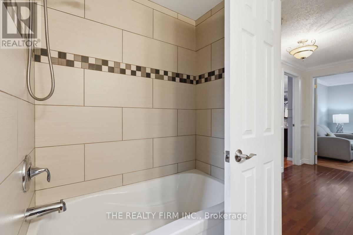 43 CLARA CRESCENT - 33