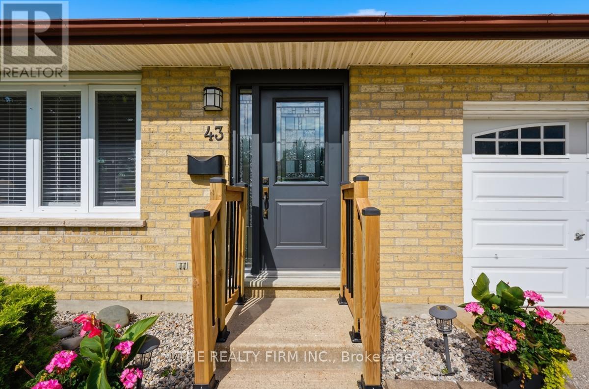 43 CLARA CRESCENT - 4