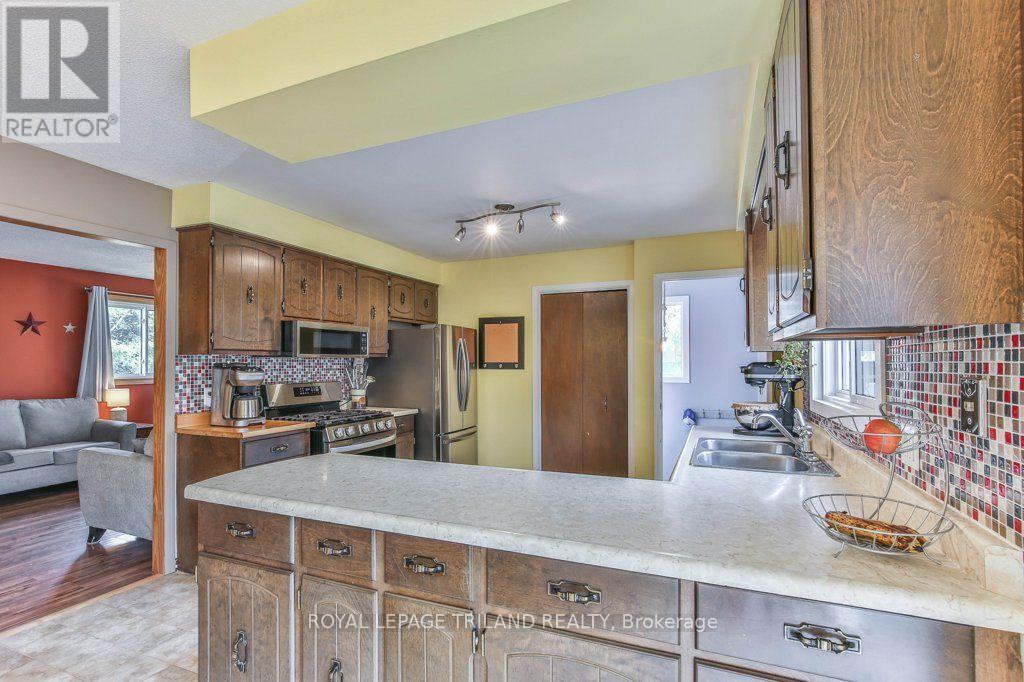 425 QUEEN STREET - 12
