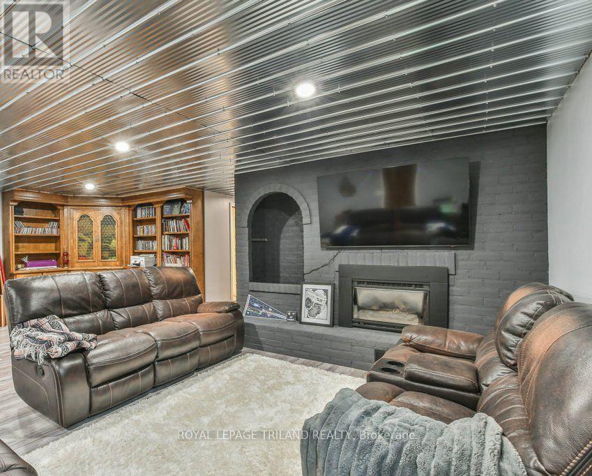 425 QUEEN STREET - 25