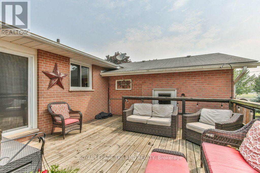 425 QUEEN STREET - 35