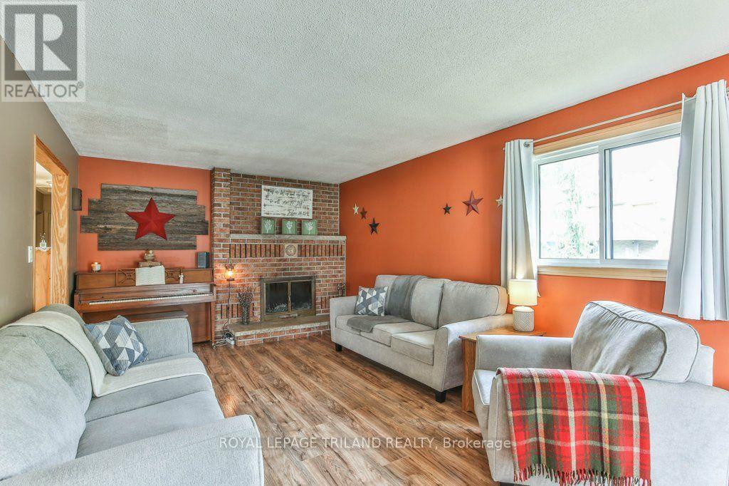 425 QUEEN STREET - 6