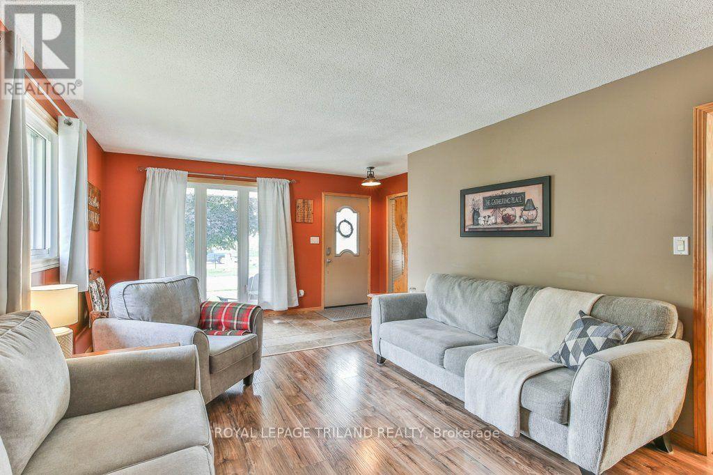 425 QUEEN STREET - 9