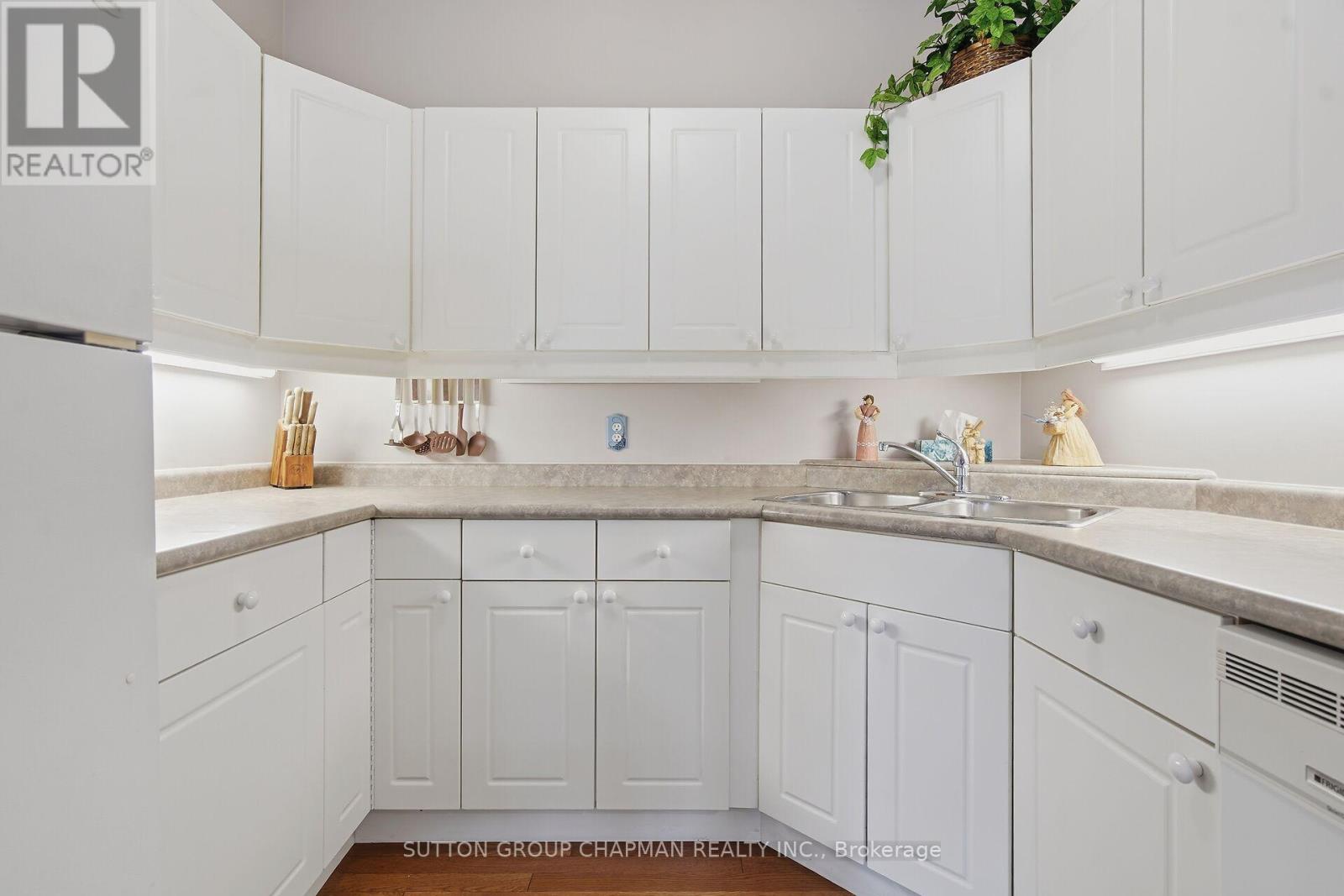 #41 1555 HIGHBURY AVENUE N - 14