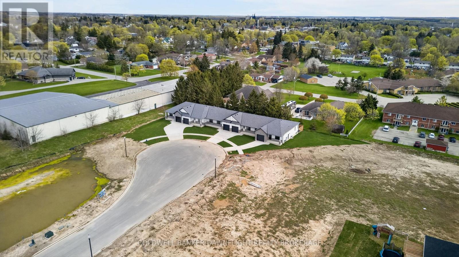 60 MOONLIGHT COURT - 26