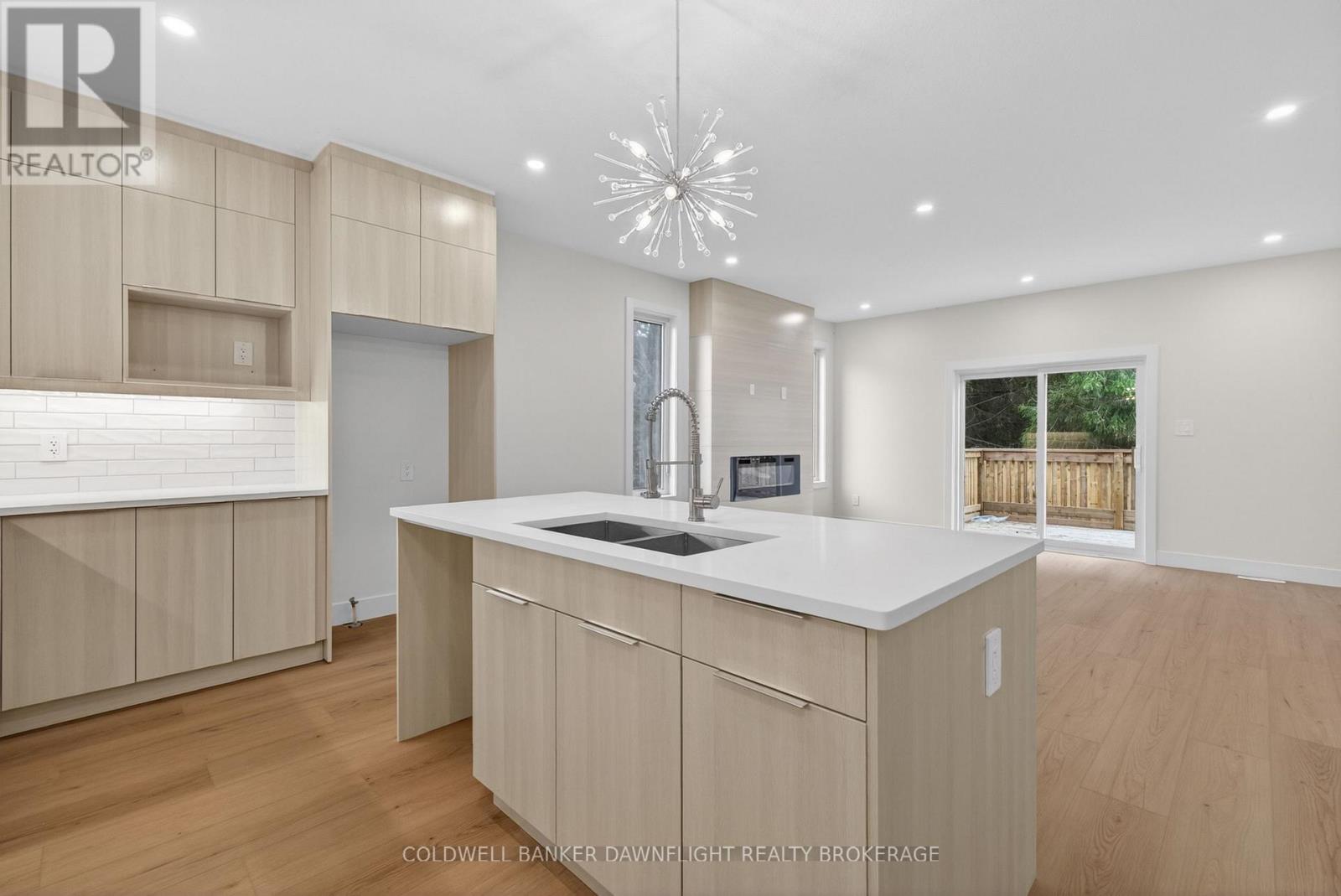 60 MOONLIGHT COURT - 4