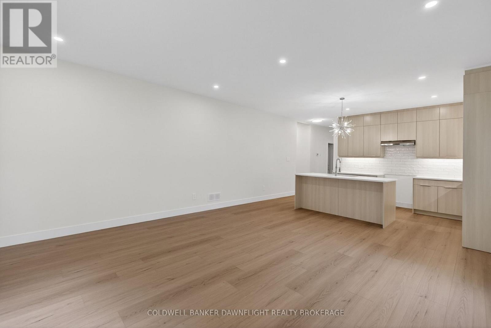 60 MOONLIGHT COURT - 6