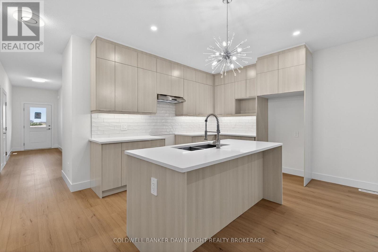 60 MOONLIGHT COURT - 7