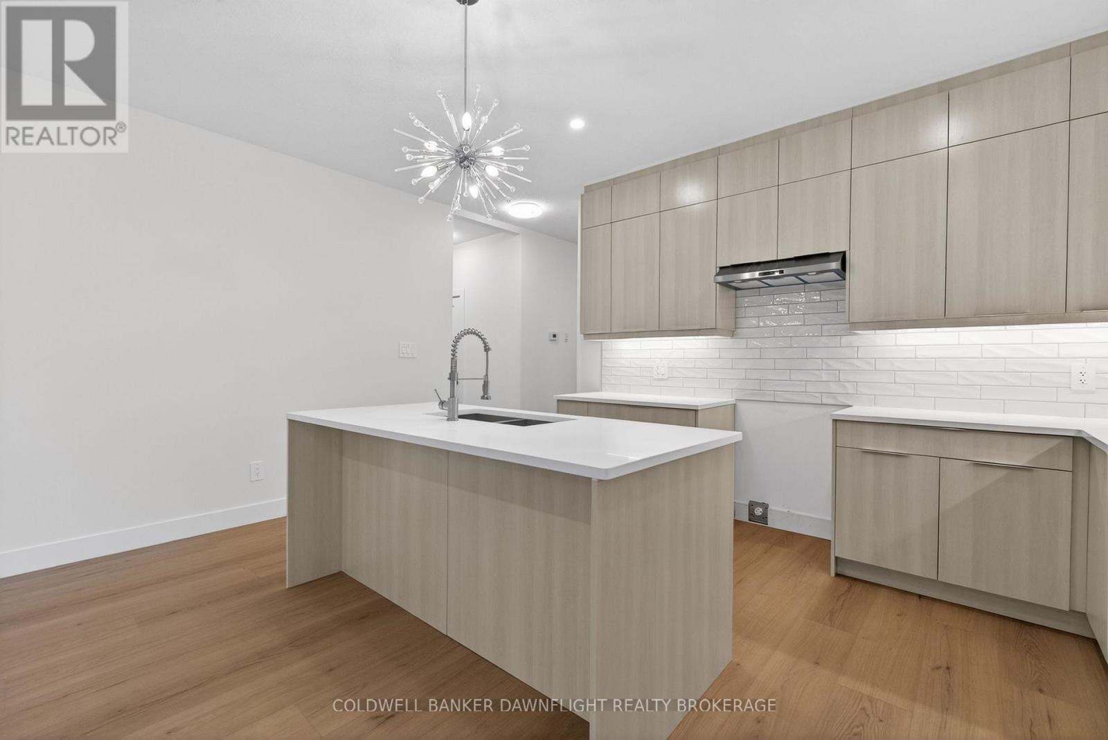 60 MOONLIGHT COURT - 8